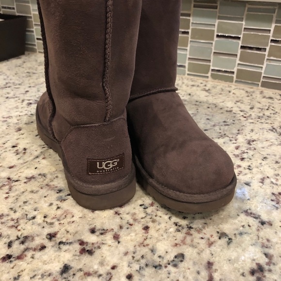 uggs classic chocolate brown